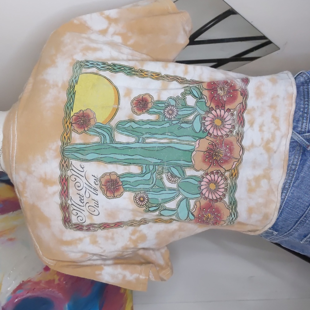 Fifth Sun Graphic Crop Tee